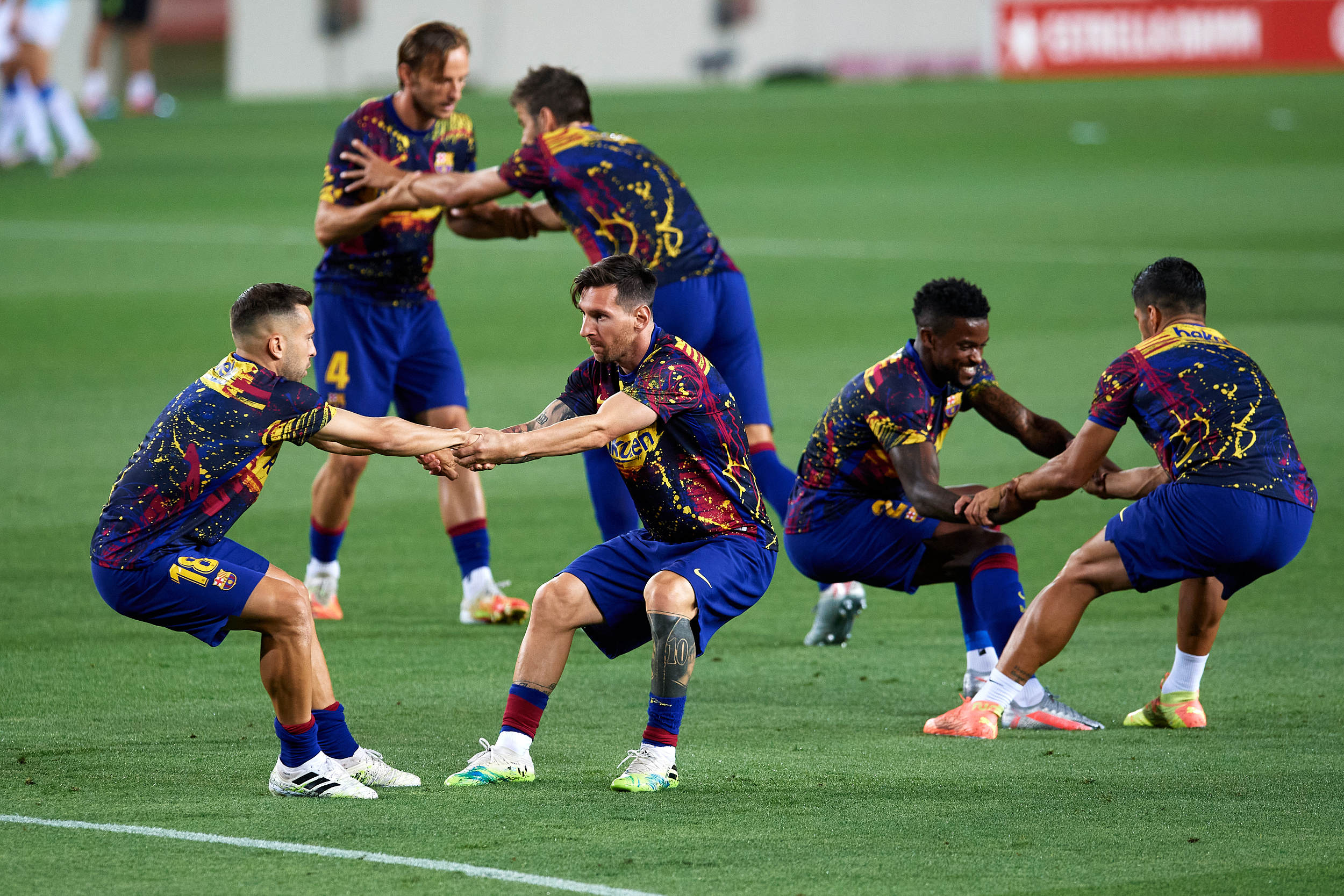 进入足球青训队还要去上学吗,进入巴萨青训要多少钱