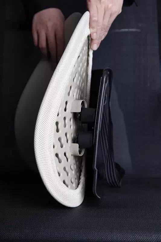 德国变态黑科技靠垫,两侧怀抱设计,分散体压,使脊椎不受压迫