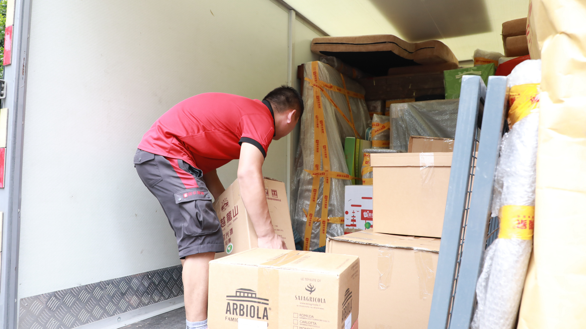 搬家一般要放多少钱,搬家要交哪些费用和用具