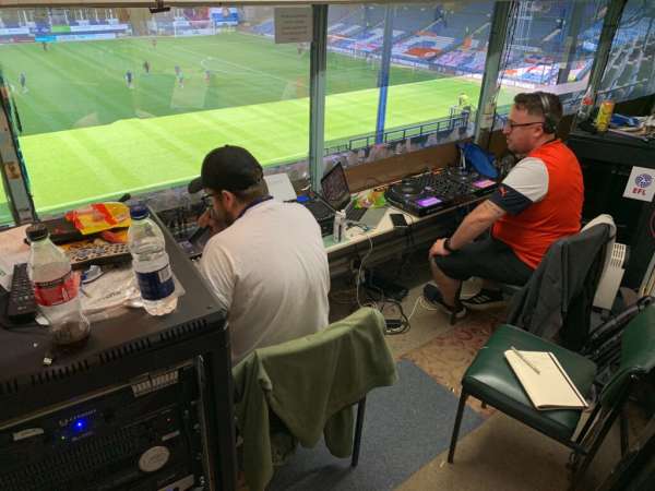 当足球与DJ交织,小球会也演绎着别样的不离与不弃