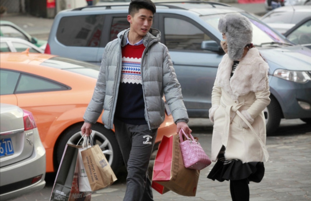 长期异地分居的女人到底该怎么办,夫妻两地分居妻子想老公了怎么办