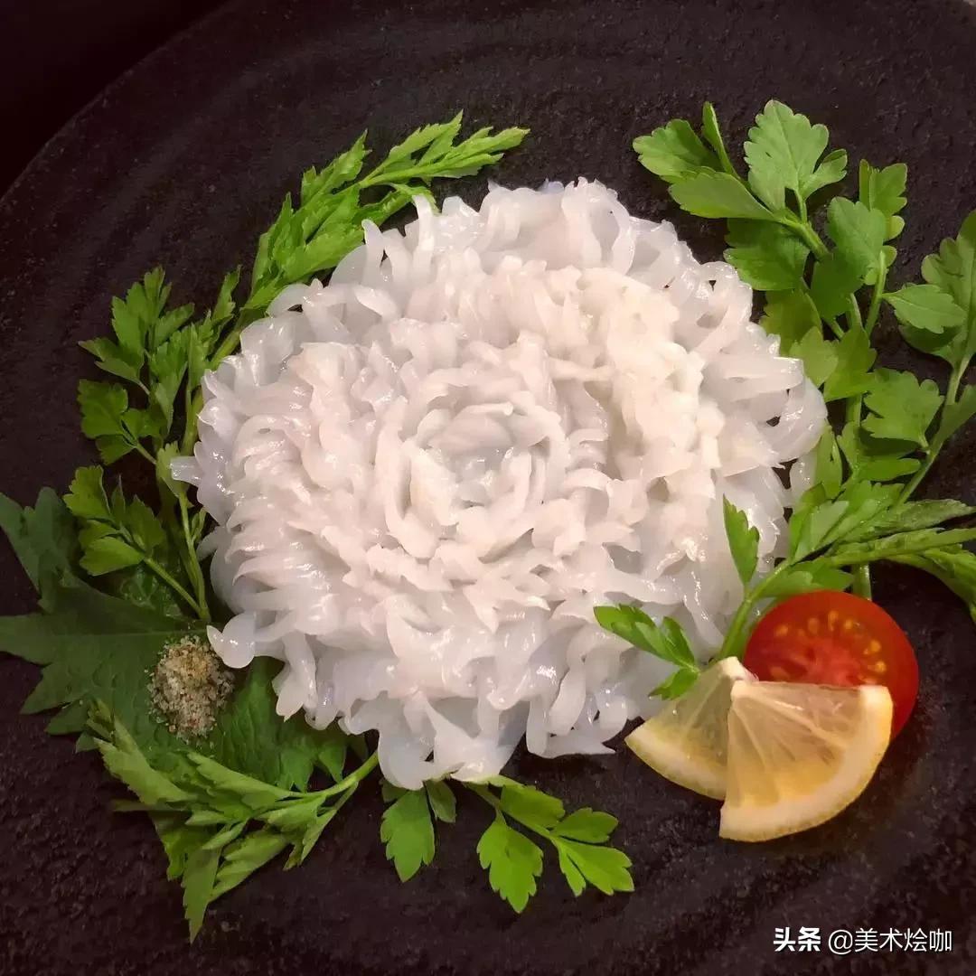 这是家里有矿吗,用三文鱼作画也能美到爆