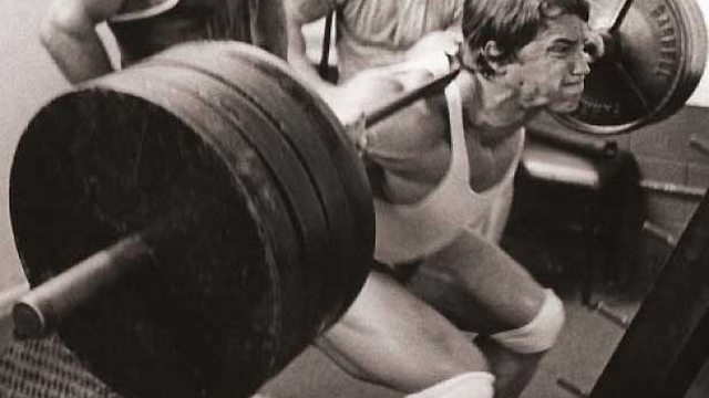 深蹲的标准动作膝盖超过脚尖吗,深蹲谎言