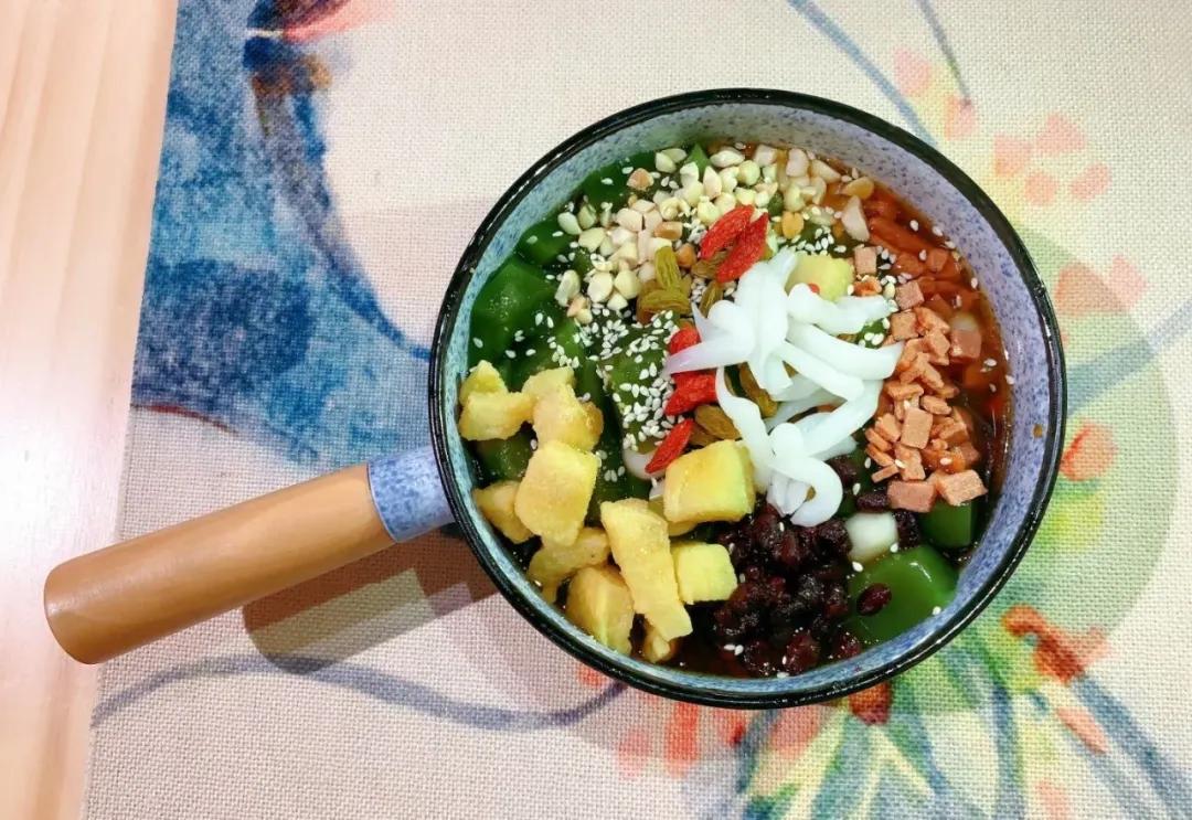 树叶也能做出来的凉粉果冻,用树叶做凉粉竟成了名小吃