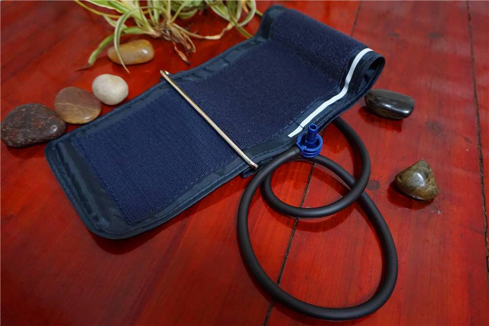 爱尔泰血氧饱和度仪,aicare电子臂式血压计