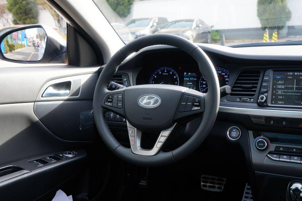 名图顶配,现代名图买自吸还是带t