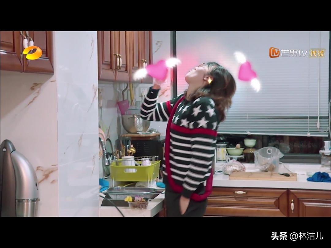 何雯娜吴昕我家小两口,我家那闺女吴昕黑羽绒服同款