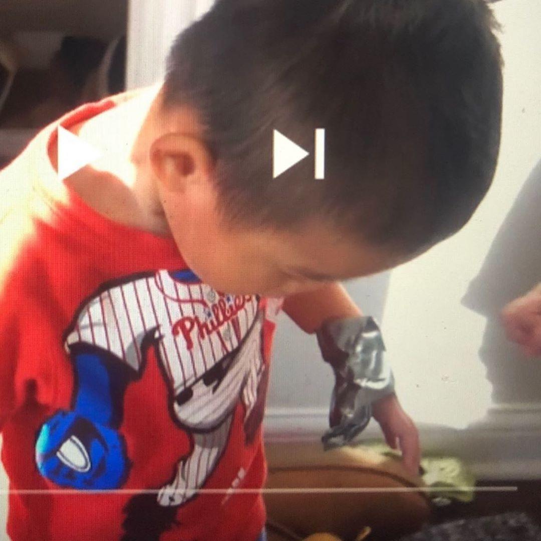 美国网红领养中国残障男孩，疯狂吸血赚钱后就无情抛弃？