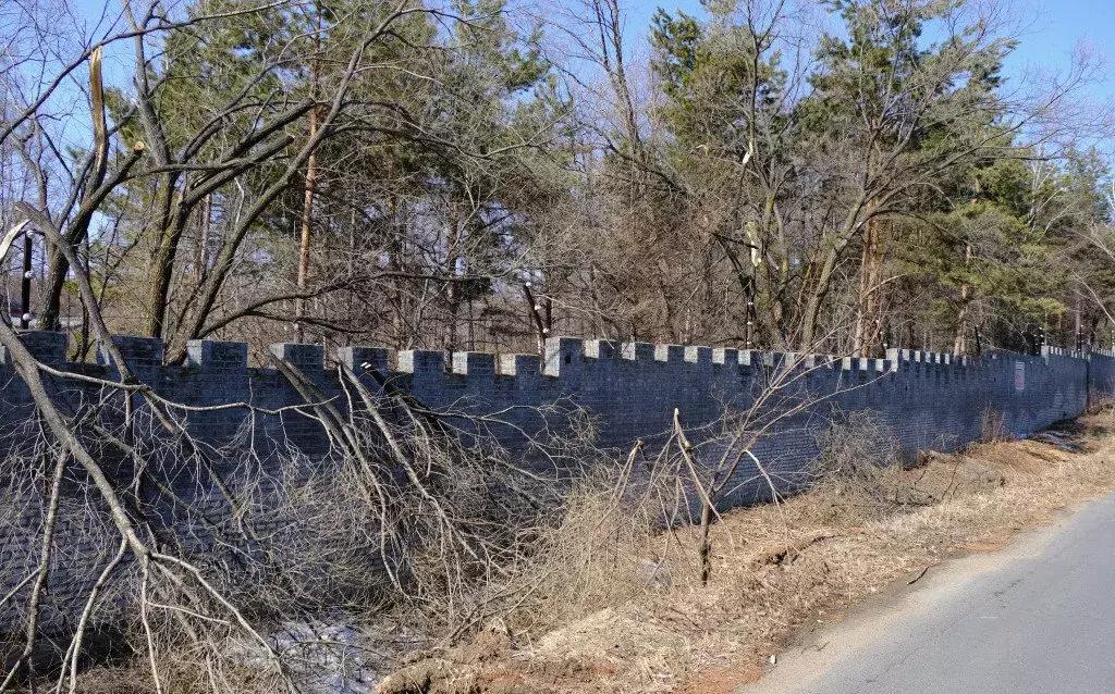 毁坏山林违建,毁林百亩削山挖湖建私人庄园