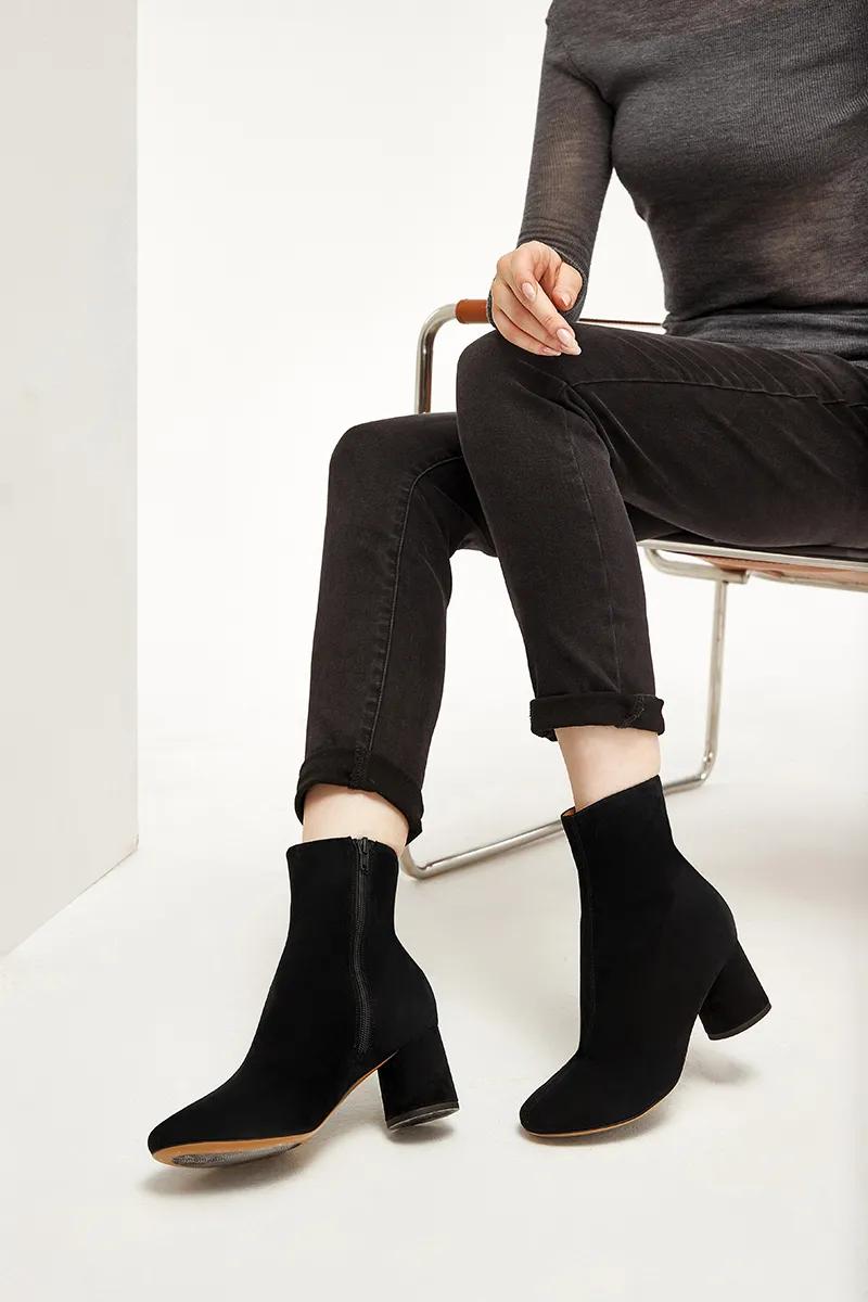 小短靴洋气又高级2023,简约大气的风格才是最高级的时髦