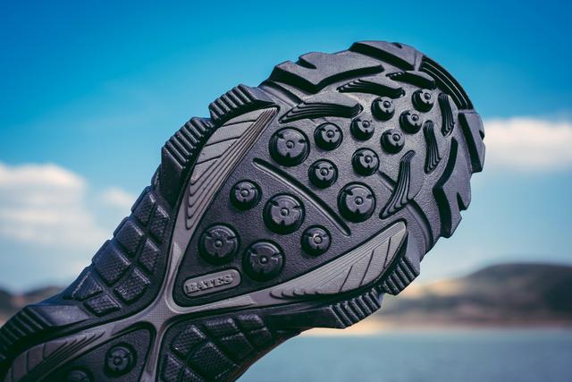 户外达人日常通勤穿的战术靴——体验BATESGX-4（E2266）战术靴