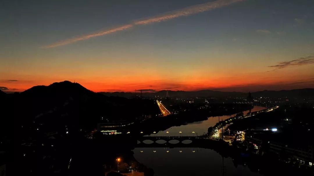 兼职“车模”,横店群演的AI新工作|甲子光年