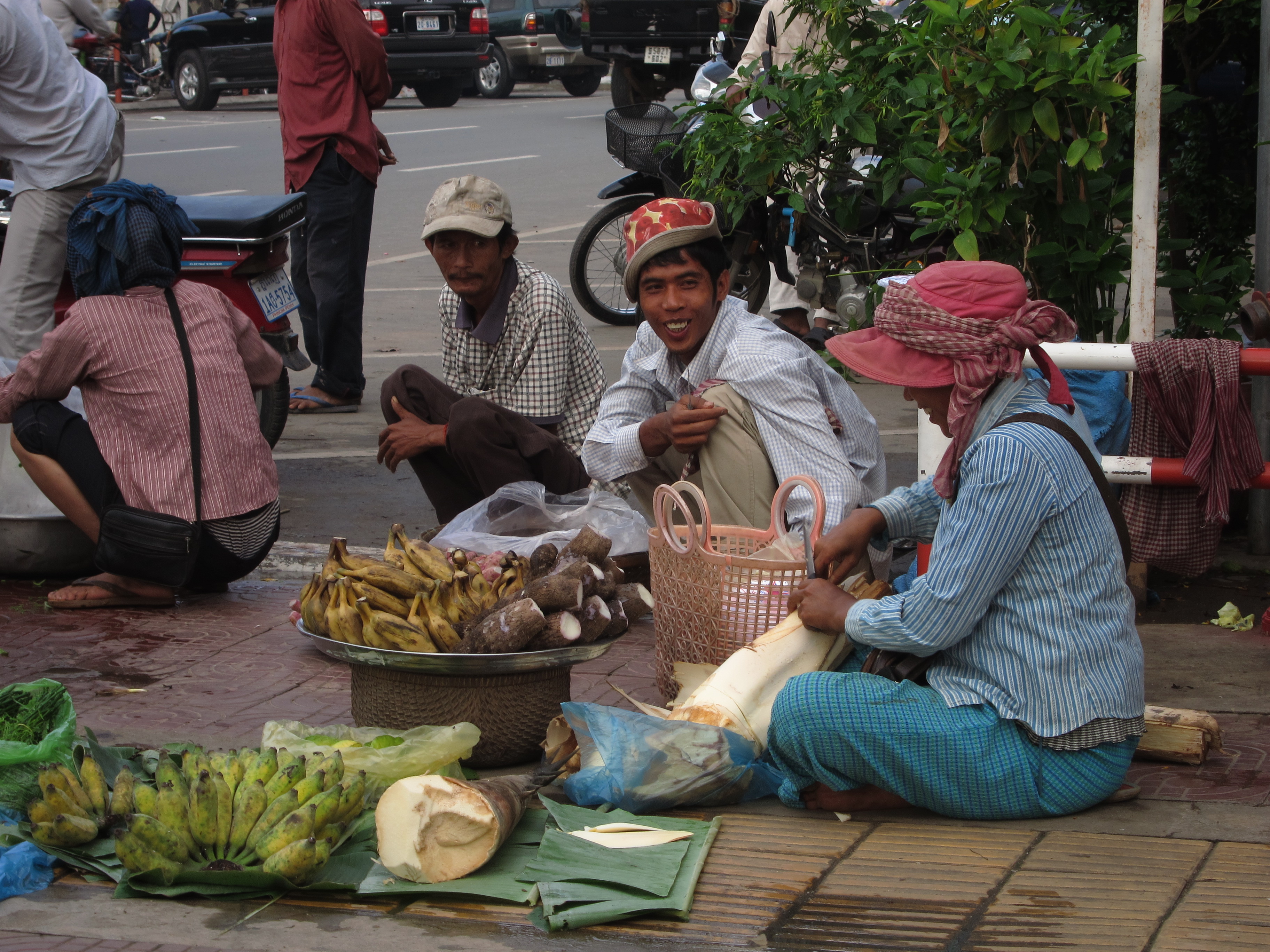 中国小伙在柬埔寨的视频,骑行去柬埔寨的小伙