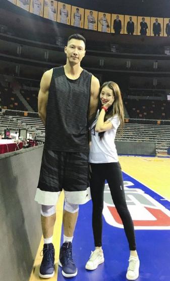 她是啦啦队长,广东啦啦队长身材