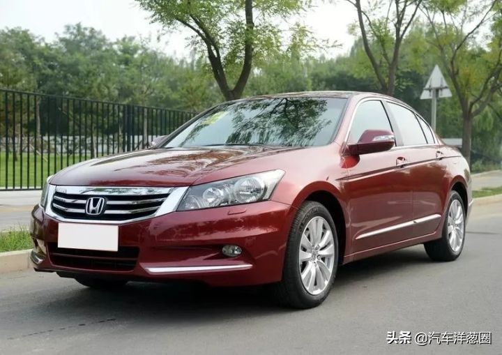 9万的十代雅阁,皇冠雅阁对比