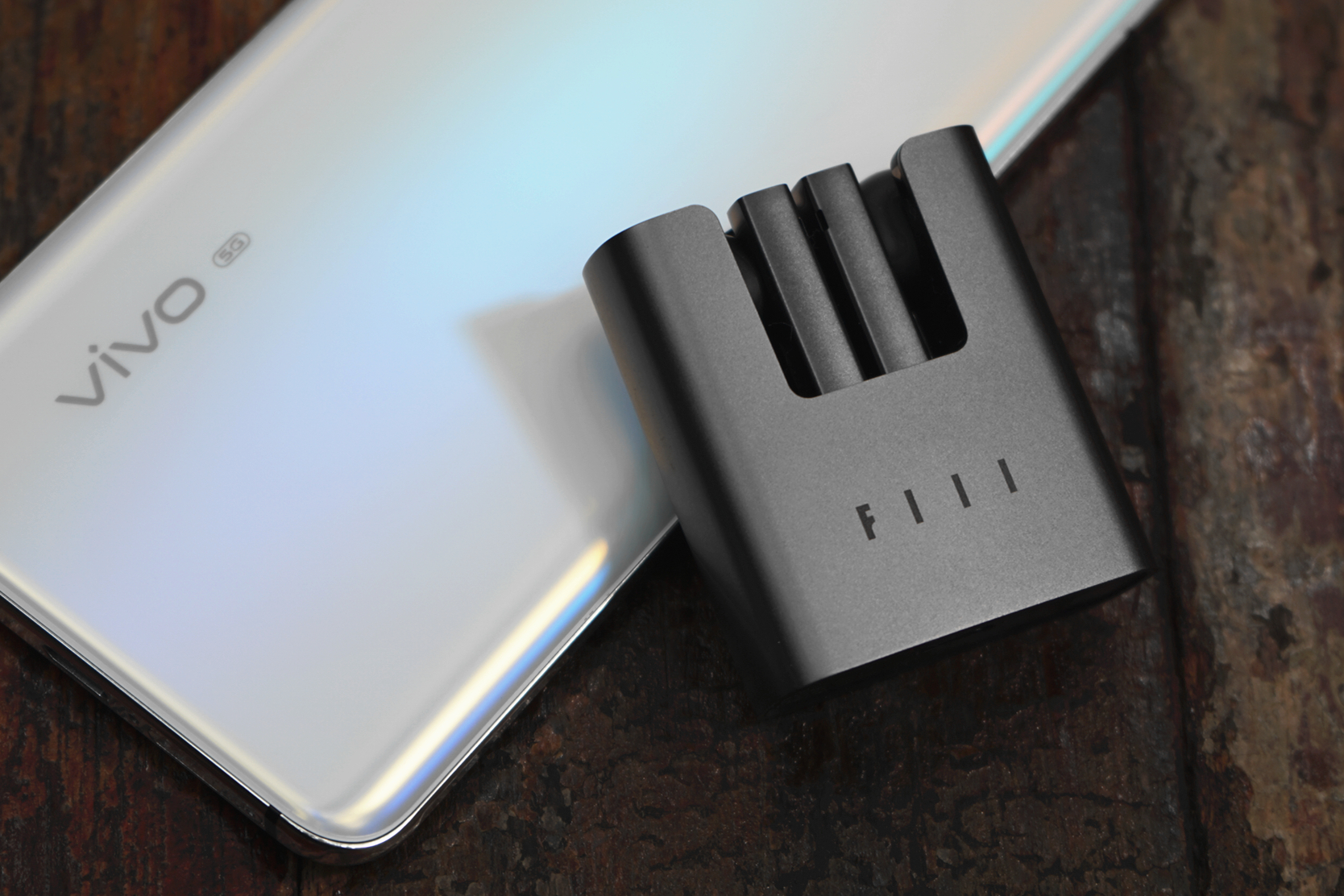 汪峰耳机fiil使用说明,汪峰耳机fiil能无线充电吗