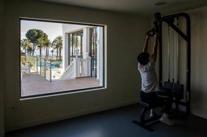 60余天无家可归，一支武汉职业足球队的奇幻漂流记