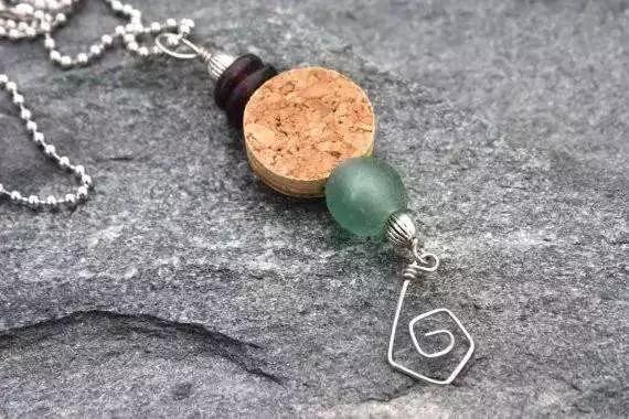 原来红酒塞才是一瓶酒中最值钱的，别再扔了