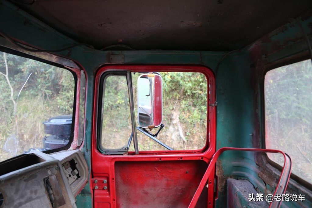 斗牛犬品牌卡车,斗牛犬在汽车上的视频