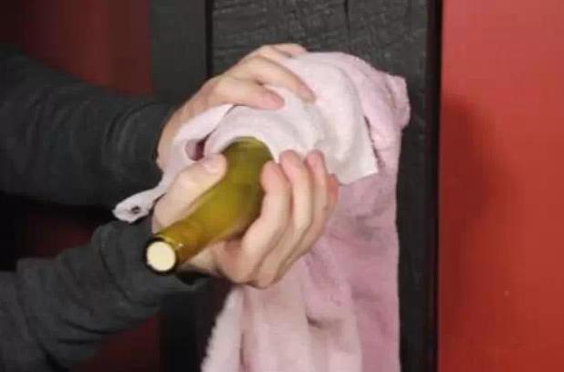 红酒开瓶器断在瓶塞子了怎么办,红酒开瓶塞断了怎么办