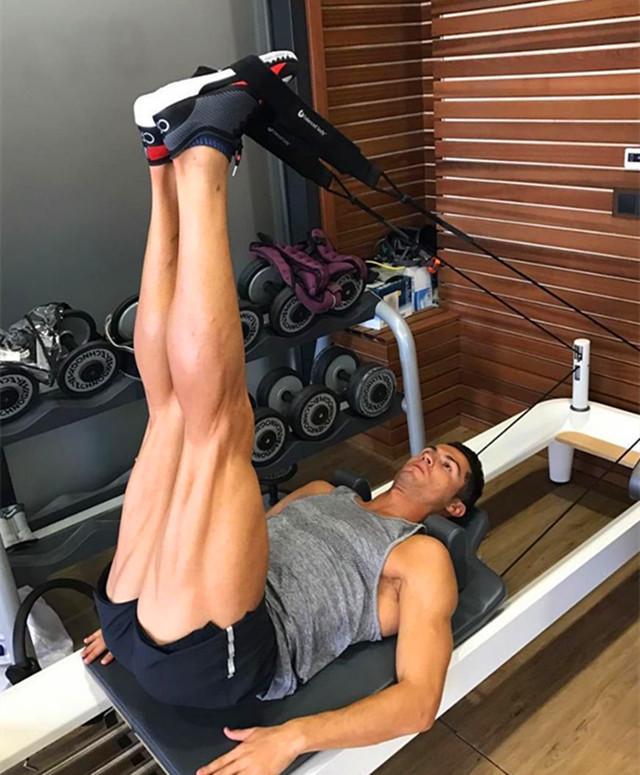 c罗告诉你足球最重要的是什么,c罗告诉武磊练好左脚