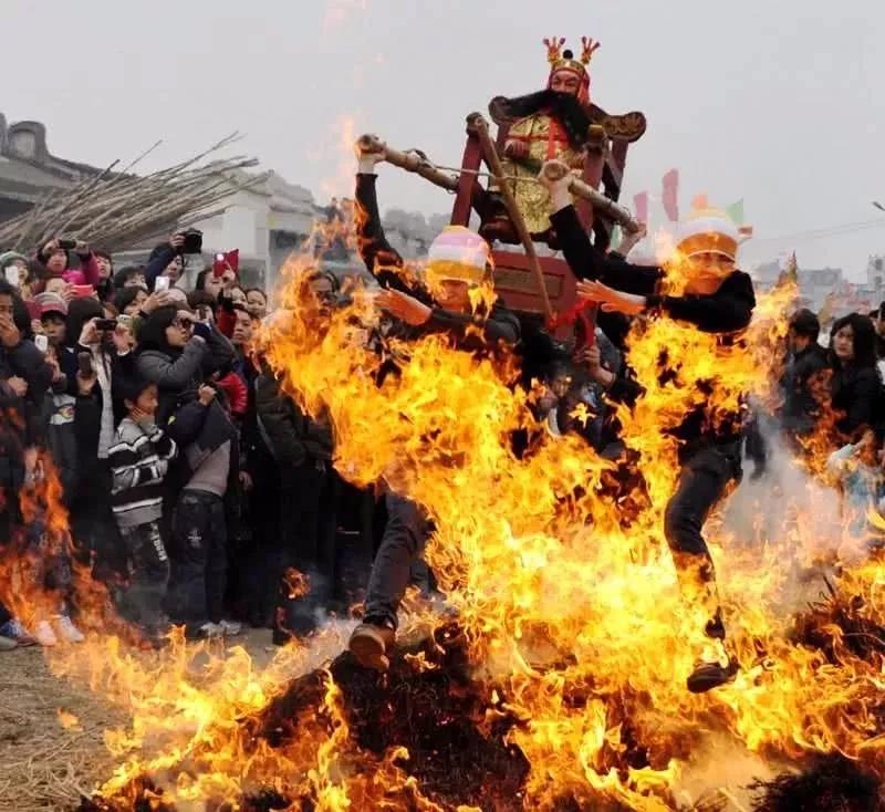 广东多彩民俗闹元宵,广东人春节期间的民俗活动有哪些