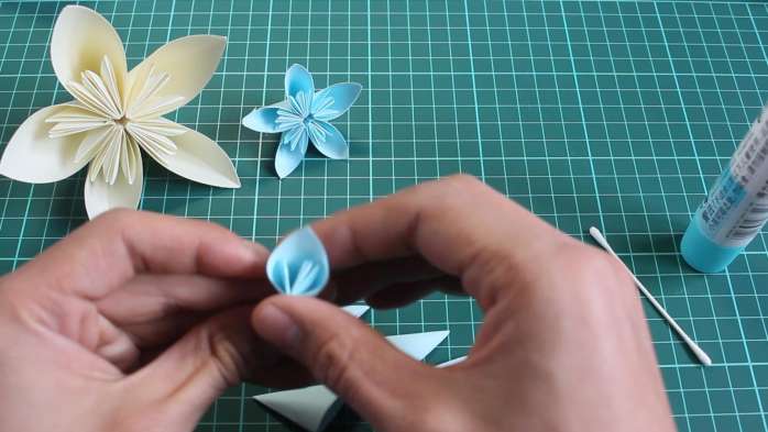 折纸樱花灯笼步骤图解,樱花绣球花折纸教程