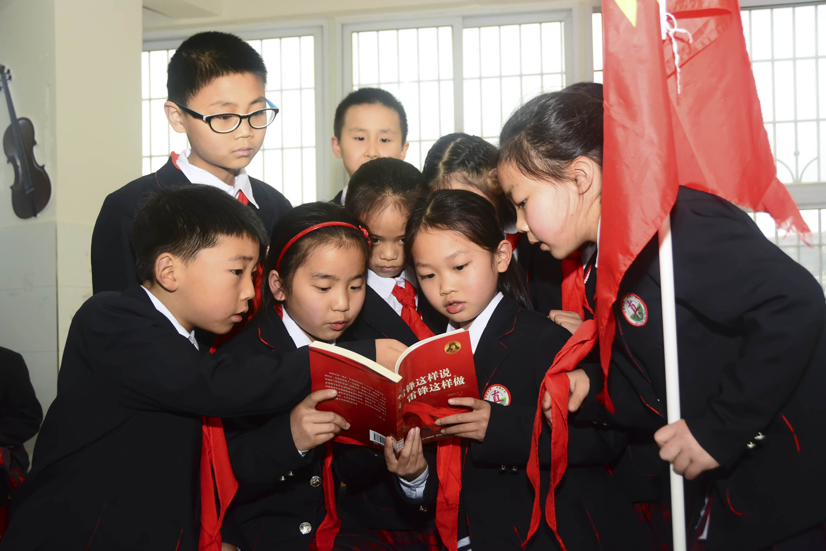 巴州区三小:三月春风暖人心雷锋精神照我行