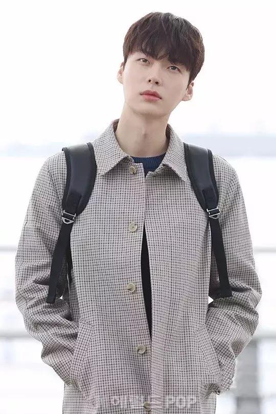 发际线高额头太饱满适合什么发型,发际线大额头高适合的发型