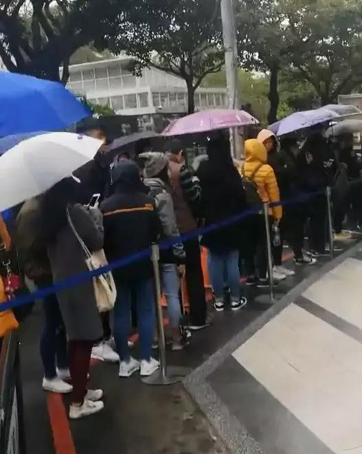 谁说面积小的奶茶店已难生存？看这两个小店如何刷爆朋友圈