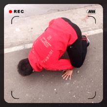 想学倒立走初学,想学倒立哪种倒立更容易学