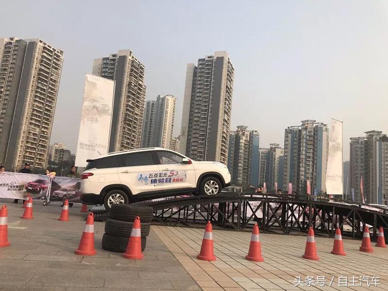 五菱宏光s3落地价格,五菱宏光S3驾驶体验
