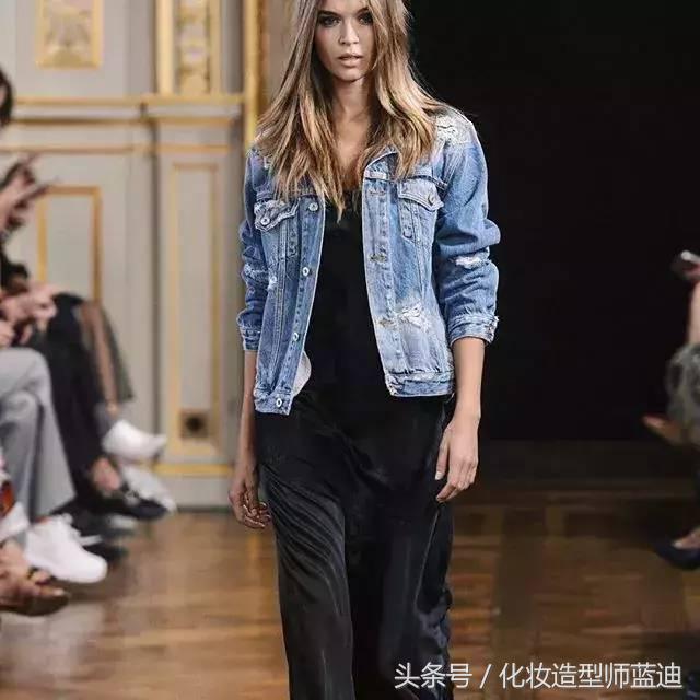 她是成长在同性家庭的试管婴儿，凭满满正能量成为维密“新一姐”