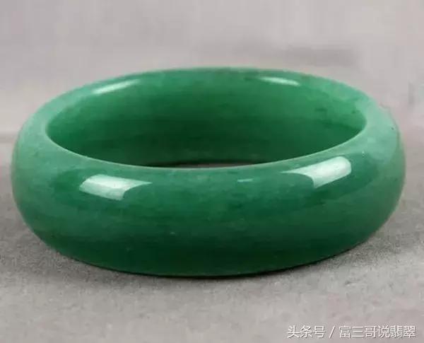 315打假必看：肉眼鉴定翡翠有妙招，看完再也不当冤大头