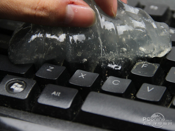 清洁软胶帮你清洁家里每个角落,清洁软胶如何把上面的污垢搞掉