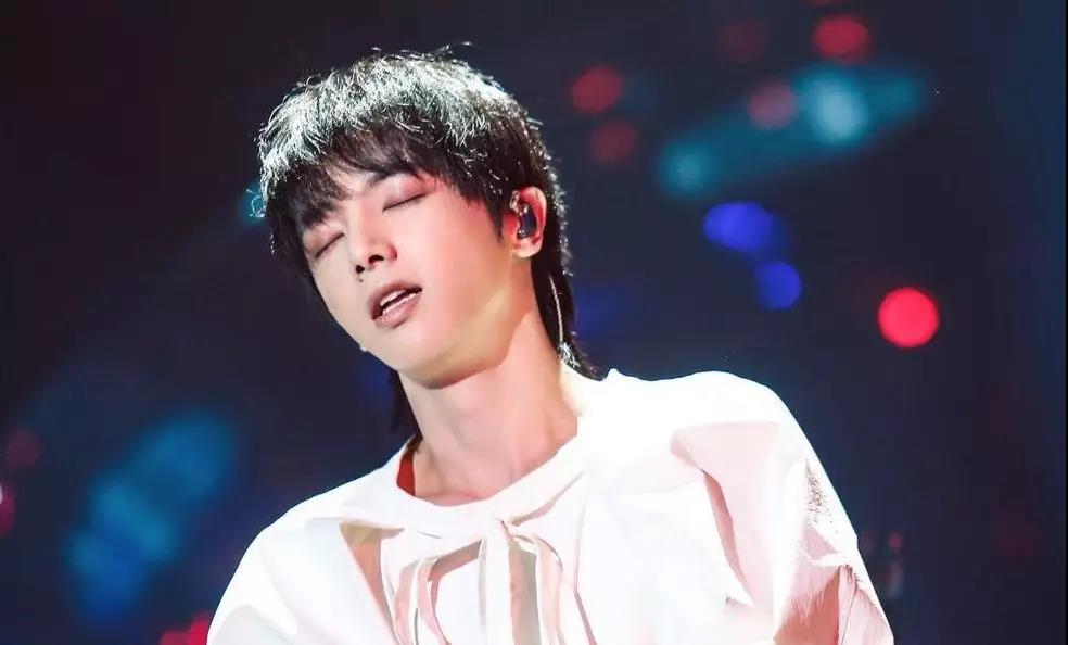 华晨宇美妆,学化妆眼影华晨宇