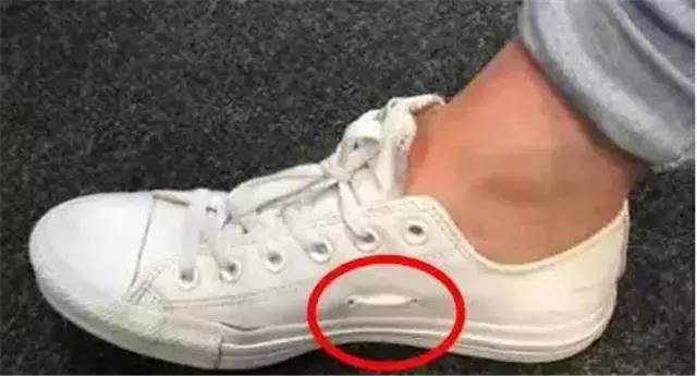 帆布鞋侧面的两个孔是干什么的,帆布鞋边上那两个洞有什么作用