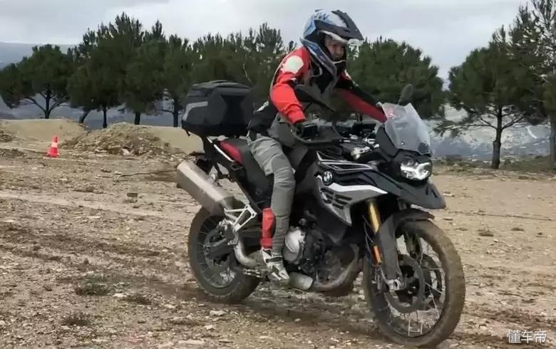 宝马F850GS中量级拉力车,跑铺装路有必要买宝马f850gs吗