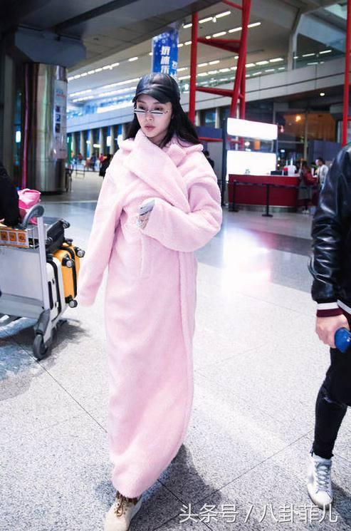 大嫂徐冬冬新年晒照蜂腰抢镜,大嫂徐冬冬依然霸气侧漏