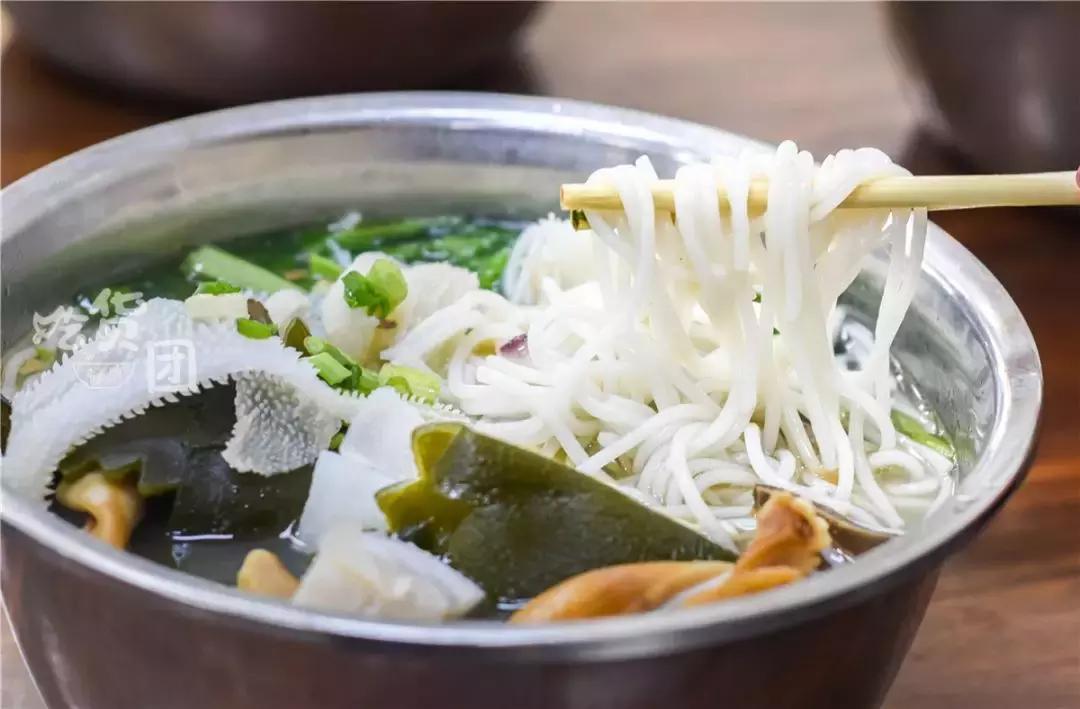 这家店的老板心太坏，放这么多料，是存心为难我胖虎？