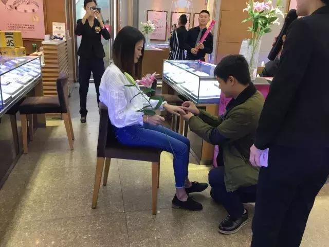 买戒指男朋友说没钱,买珠宝被骗他说不想要可以退货吗