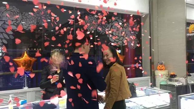 买戒指男朋友说没钱,买珠宝被骗他说不想要可以退货吗