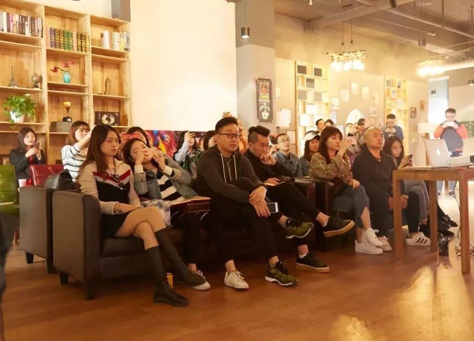 谭八爷直播间花絮,谭八爷带货直播