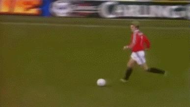 禁区弧顶任意球这几脚堪称世界级,十大经典破门任意球