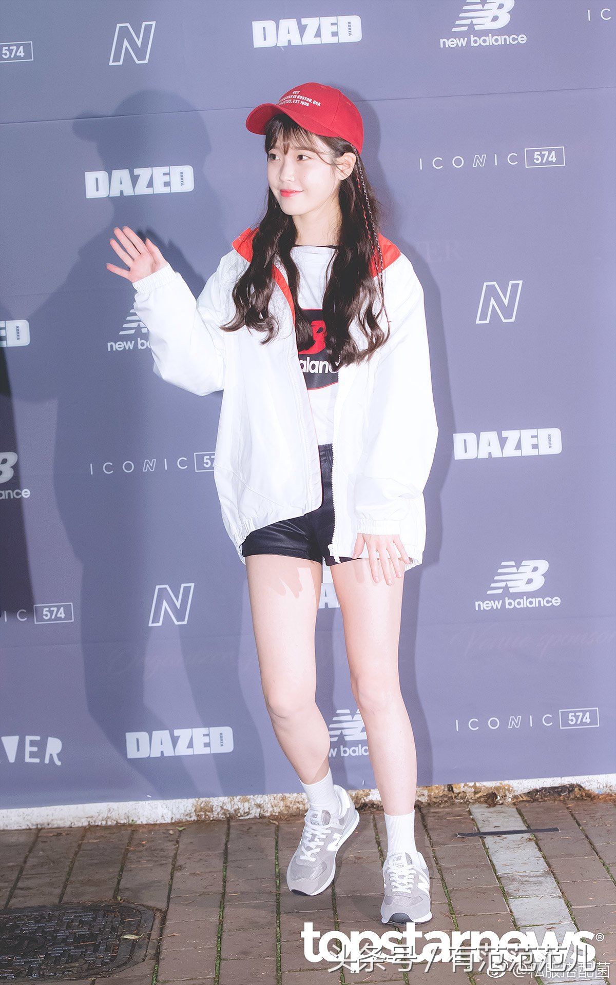 李知恩穿黑色衣服黑色裤子视频,iu李知恩皮衣皮裤