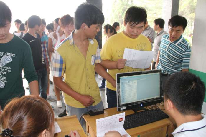 富士康招大学生吗,富士康招聘正式工条件