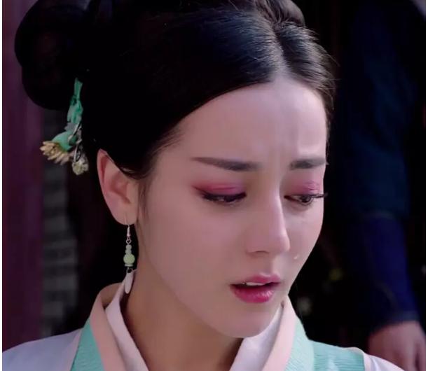 李小璐双眼皮褶,被美颜坑惨的明星