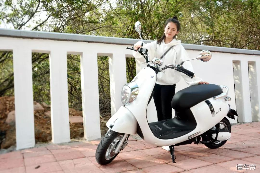 运动炫酷款电动车,三雅电动车