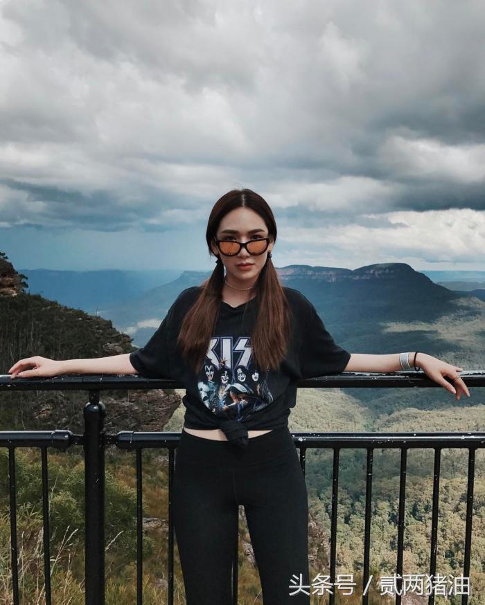 别再一成不变的穿你的Tee了，来些不一样的吧~