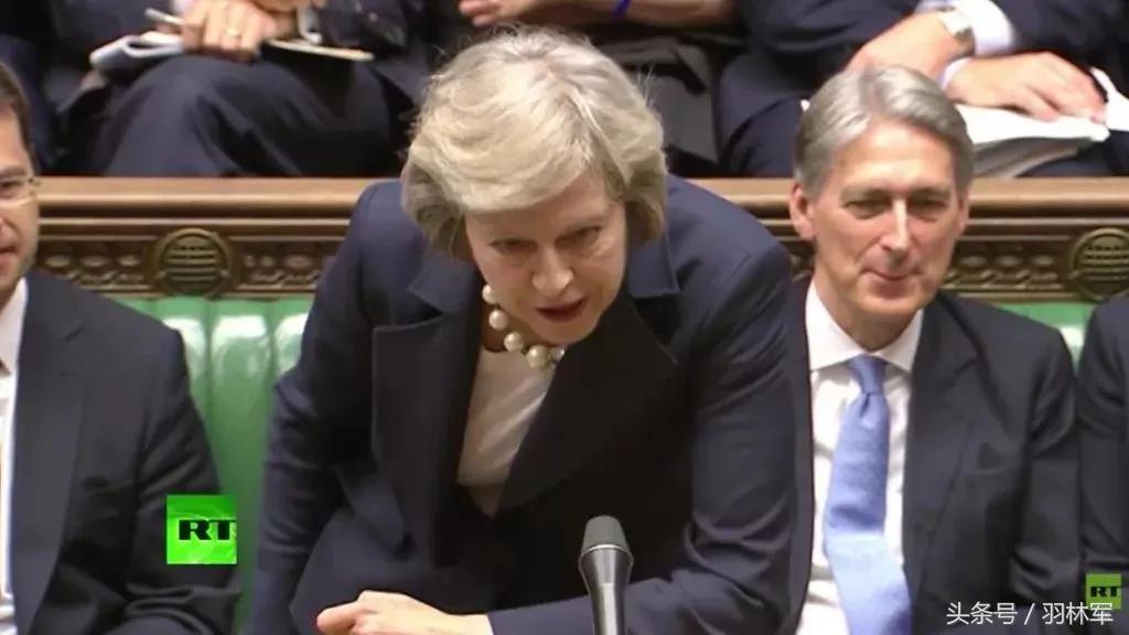 普京世界杯前秀足球?伪装成总统的球星,脚法头球都很硬!